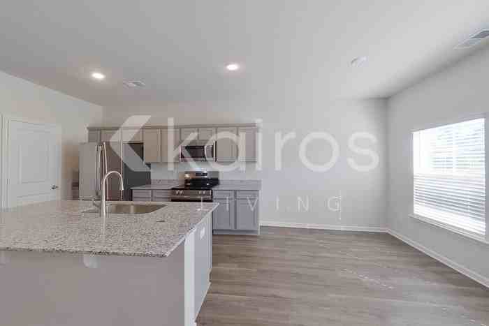 2453 Banyon Cir - Photo 7 of 26