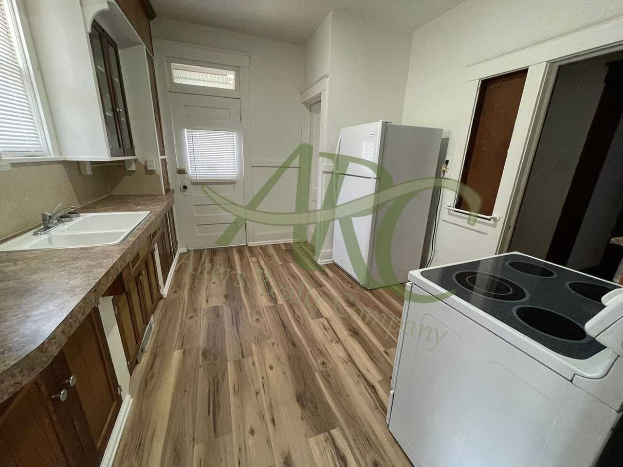 1124 Lake Ave - Photo 5 of 17