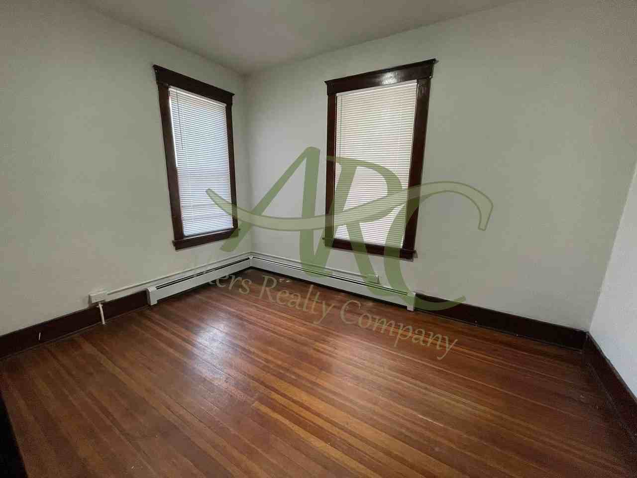 1124 Lake Ave - Photo 7 of 17