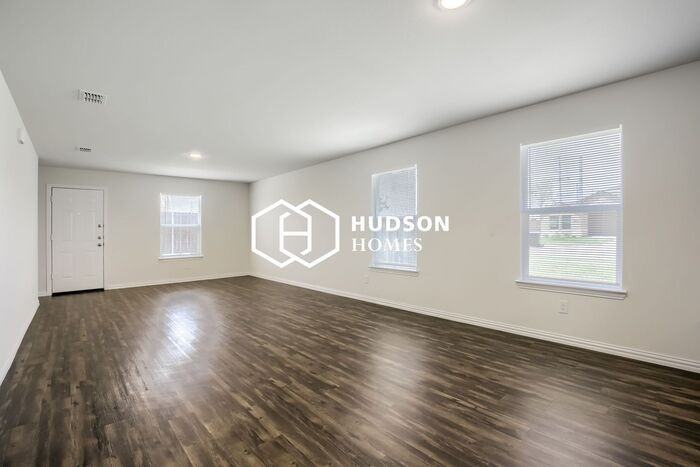 122 Goel St - Photo 2 of 12