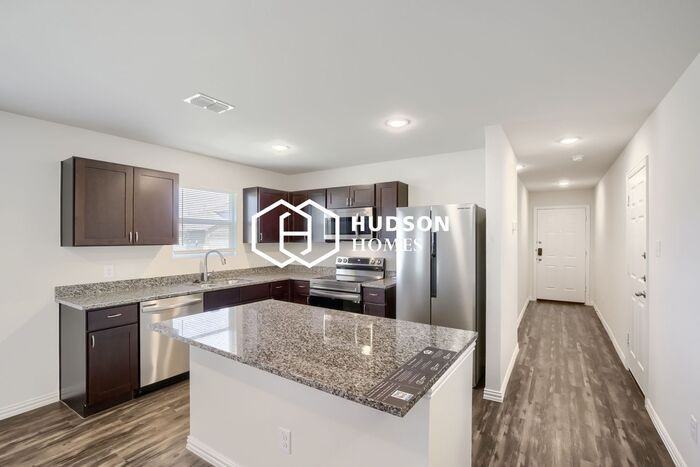 122 Goel St - Photo 4 of 12