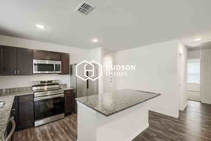122 Goel St - Photo 5 of 12