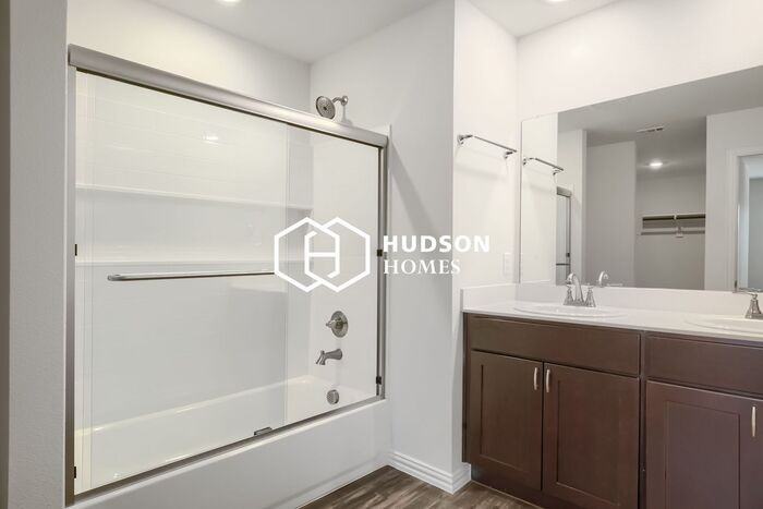 122 Goel St - Photo 7 of 12