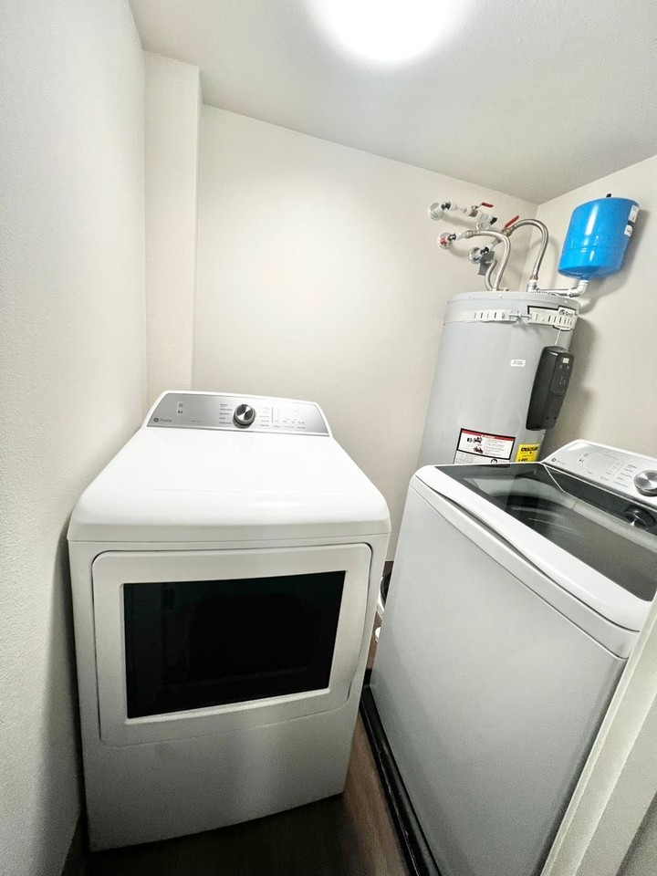 Cougar Creek Apartments - Photo 6 of 19