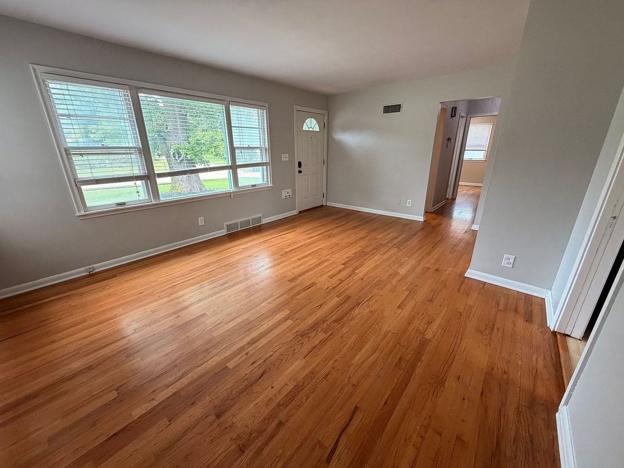 710 S 67th Ave - Photo 6 of 30