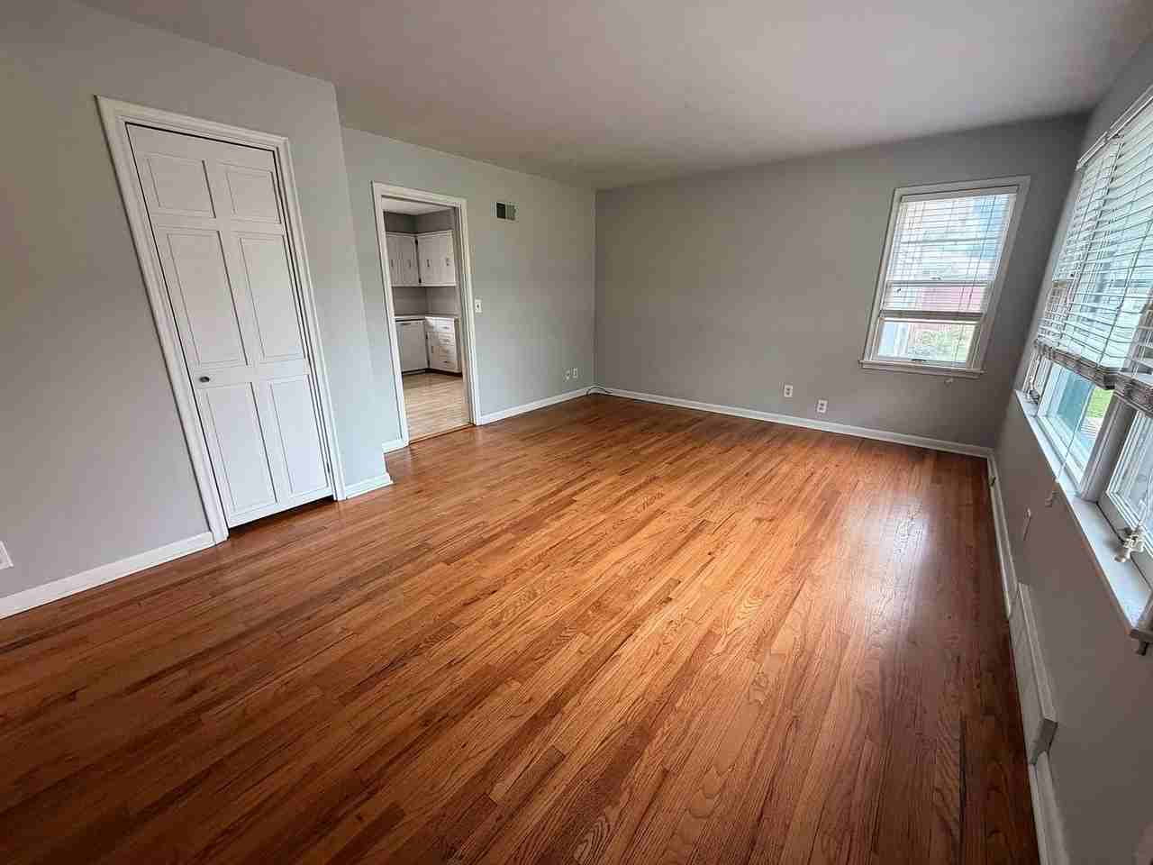 710 S 67th Ave - Photo 7 of 30