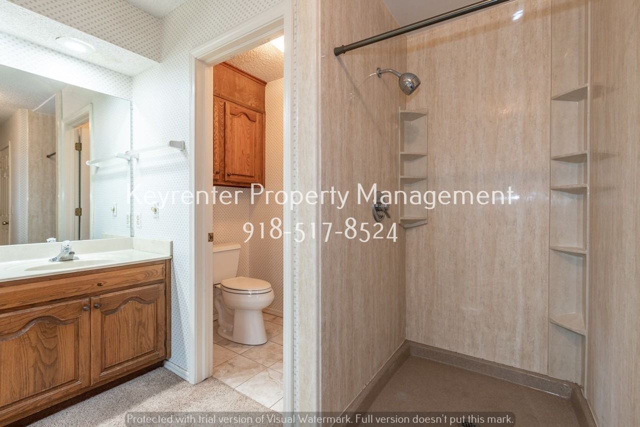 7236 E 65th St - Photo 3 of 43