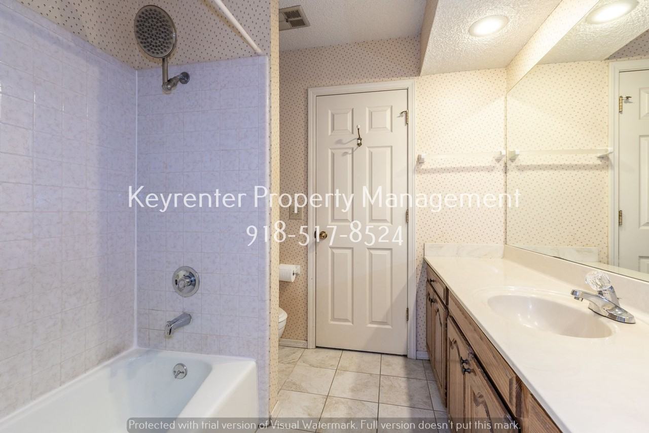 7236 E 65th St - Photo 4 of 43