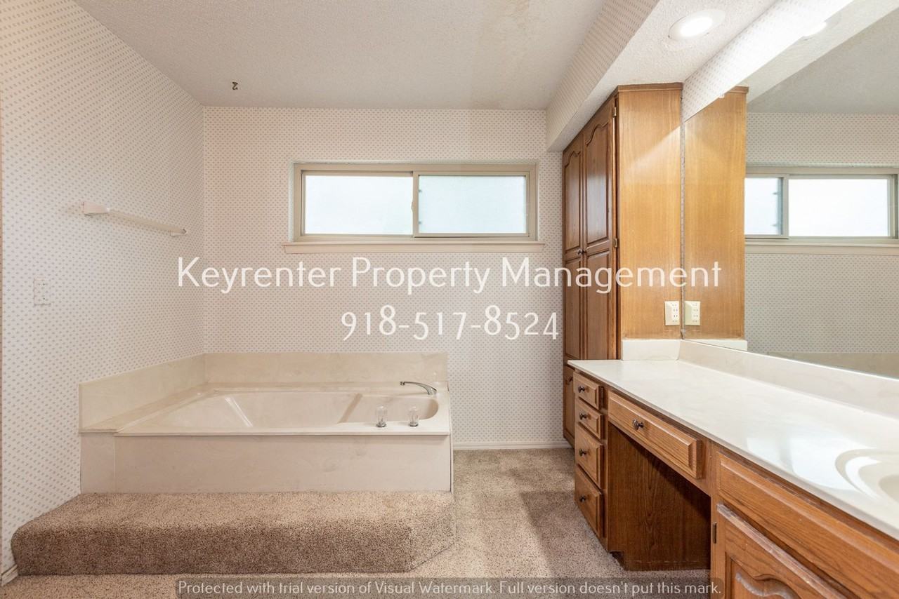7236 E 65th St - Photo 6 of 43