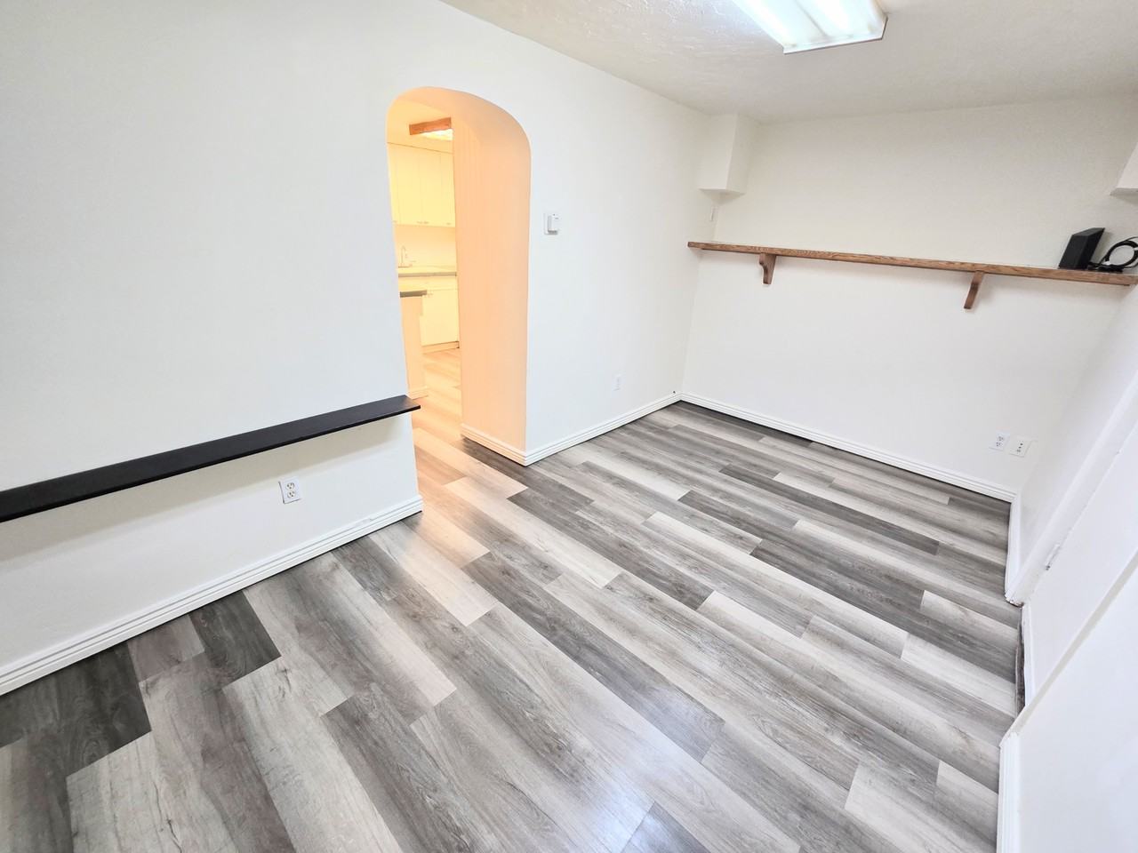 654 E 21st St #3 - Photo 3 of 22