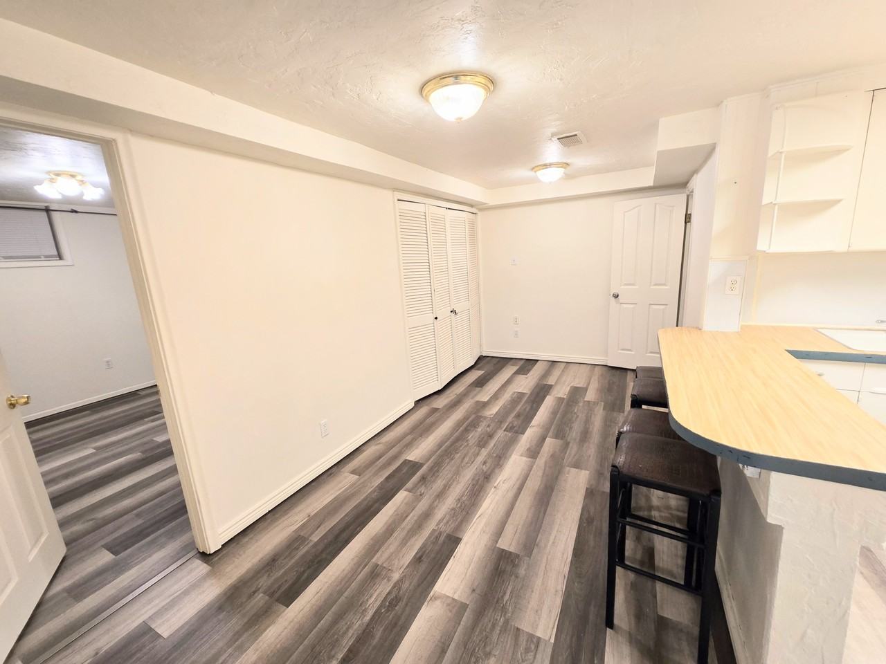 654 E 21st St #3 - Photo 4 of 22