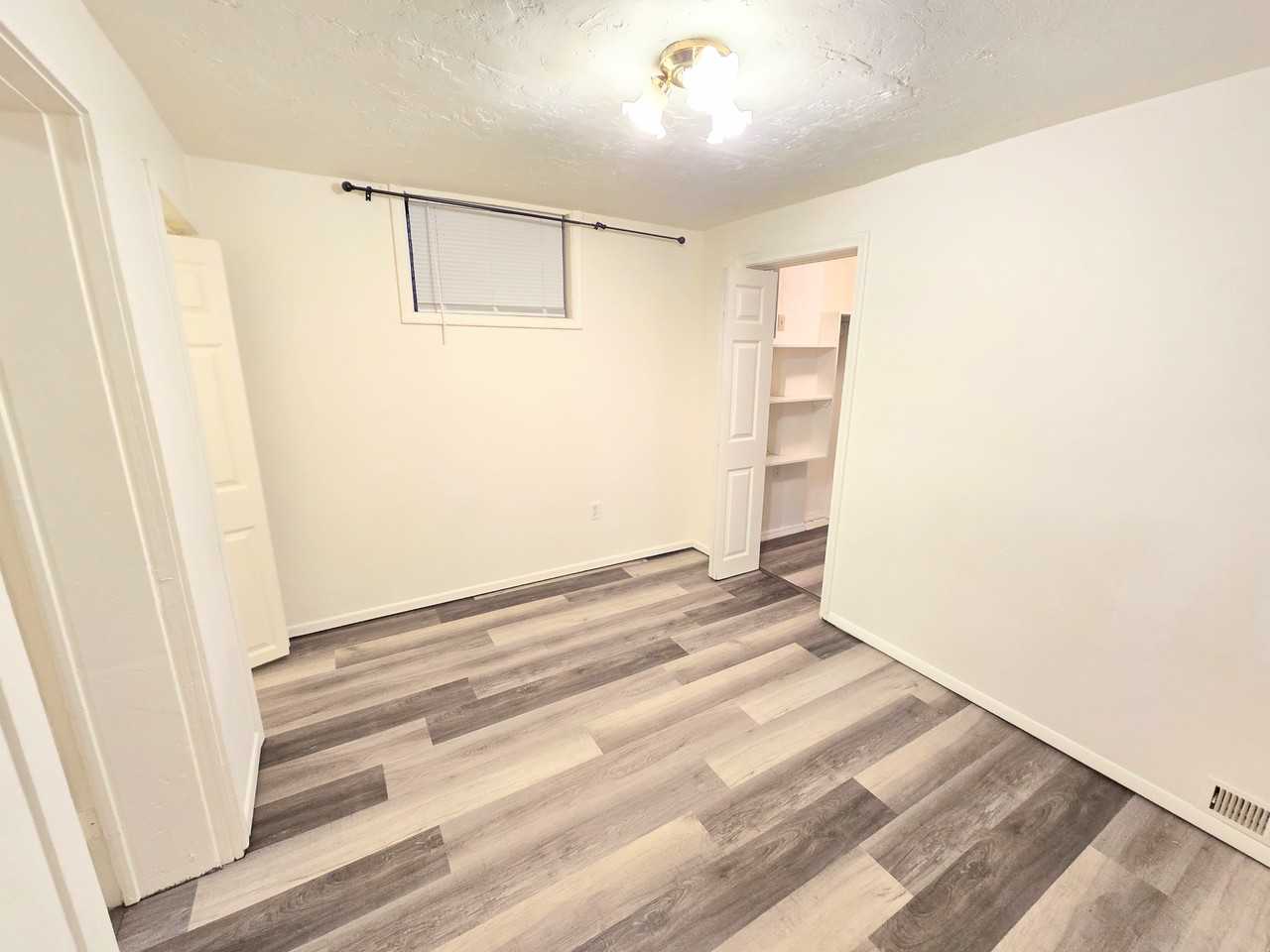 654 E 21st St #3 - Photo 6 of 22