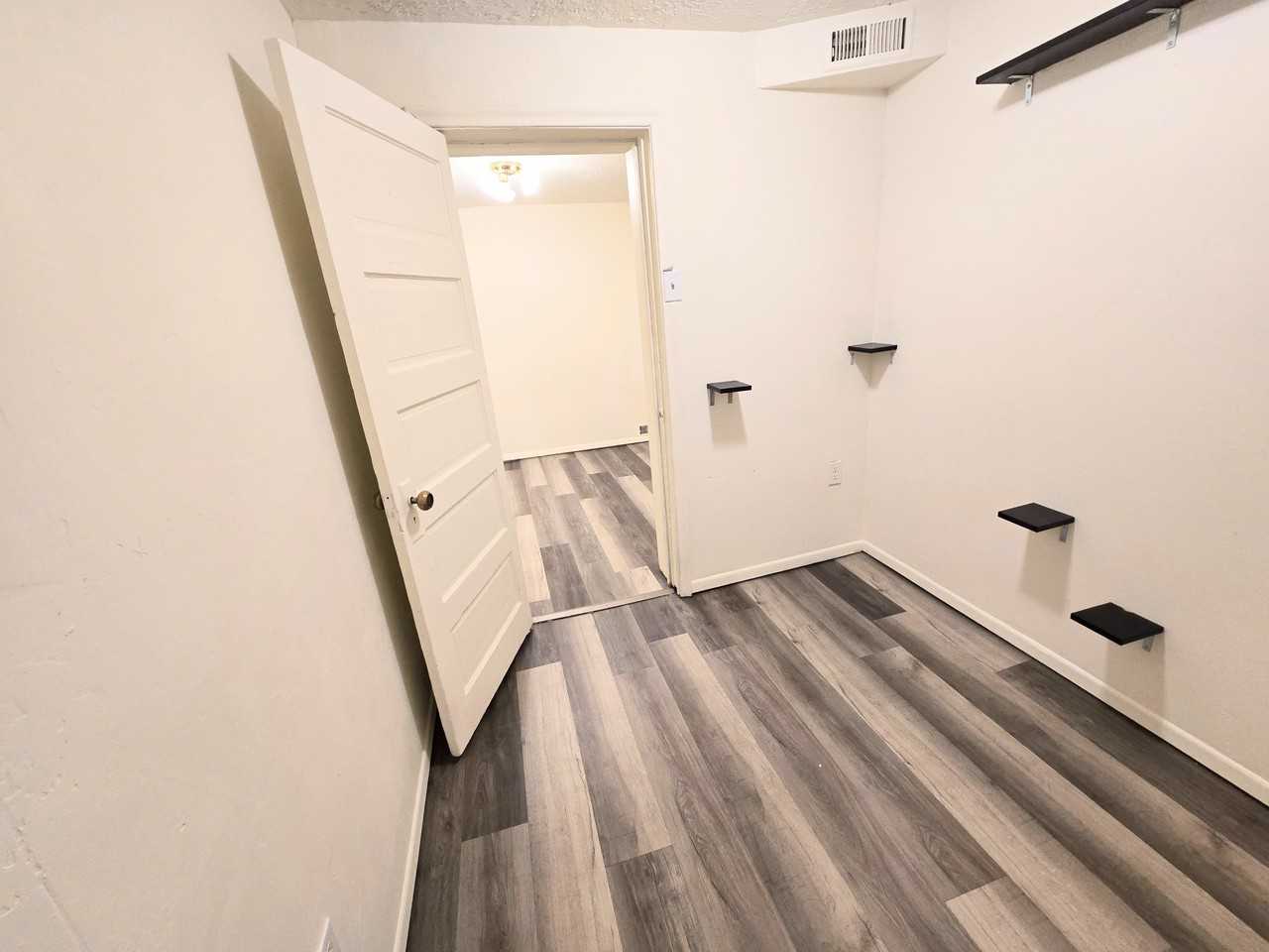 654 E 21st St #3 - Photo 7 of 22