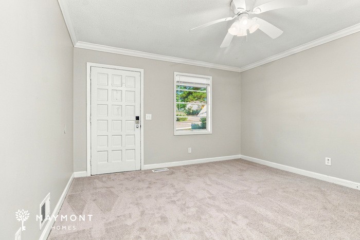 2236 Windsor Dr - Photo 5 of 16