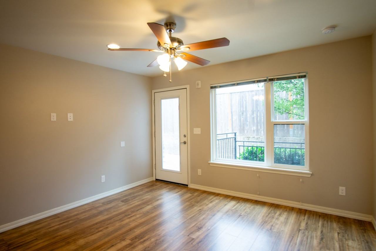 5607/5625 E Burnside St.; 15 NE 57th Ave - Photo 3 of 18