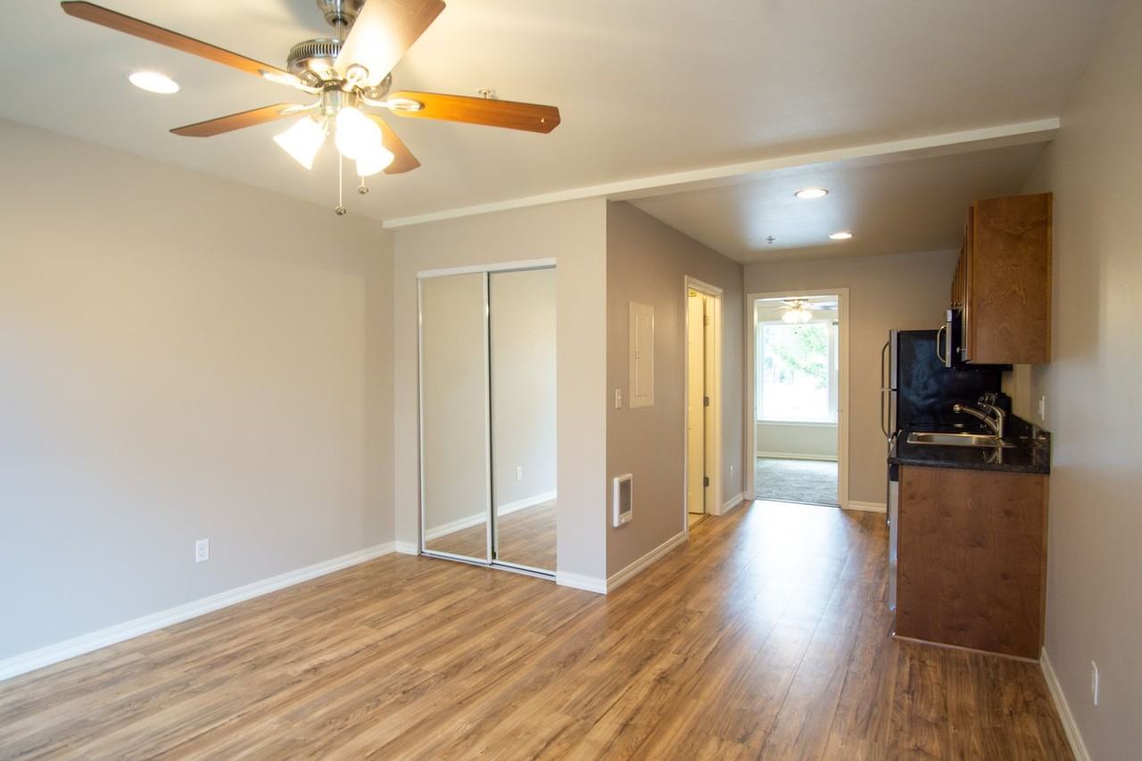 5607/5625 E Burnside St.; 15 NE 57th Ave - Photo 4 of 18
