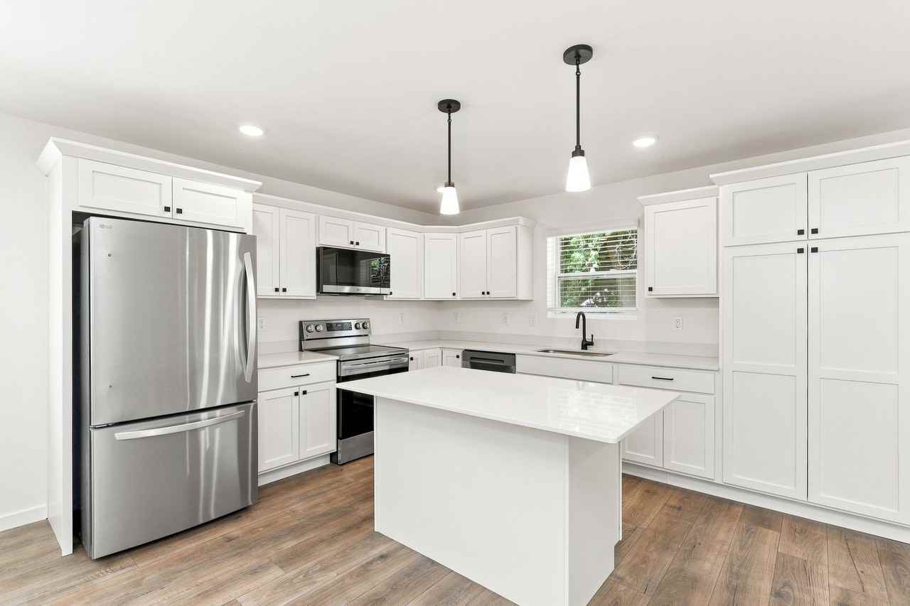 313 Johnson St - Photo 3 of 23