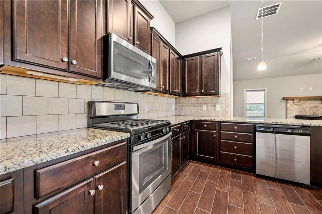 540 Brookside Ln - Photo 4 of 33