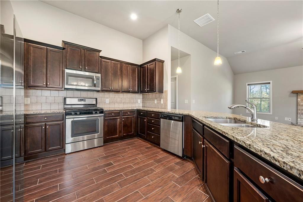 540 Brookside Ln - Photo 5 of 33