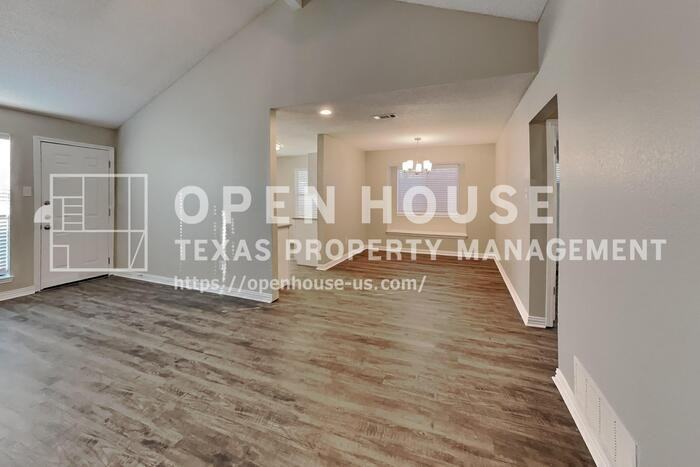 3422 Beech St - Photo 5 of 17
