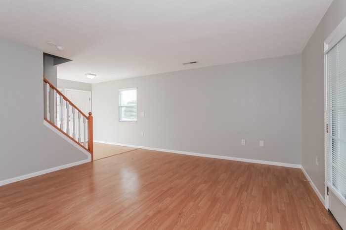 1015 Canterbury Ln - Photo 2 of 10