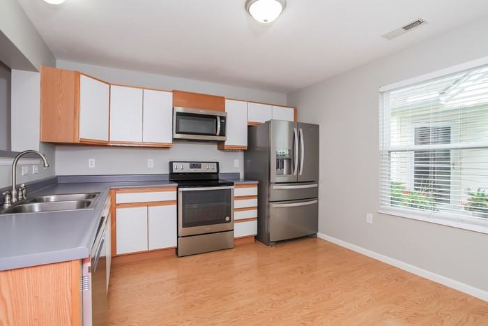 1015 Canterbury Ln - Photo 3 of 10