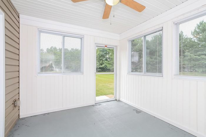 1015 Canterbury Ln - Photo 4 of 10