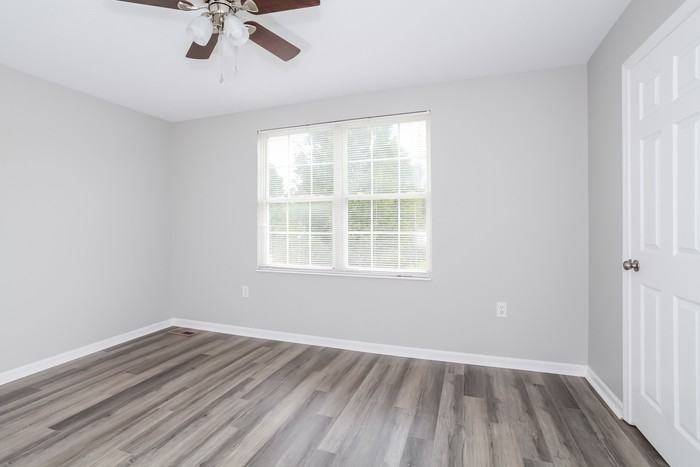 1015 Canterbury Ln - Photo 6 of 10