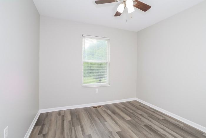 1015 Canterbury Ln - Photo 7 of 10