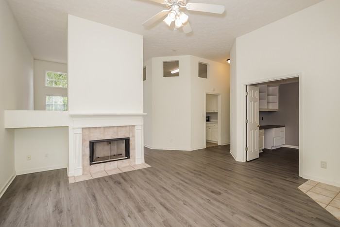 985 Autumn Ridge Rd - Photo 3 of 11