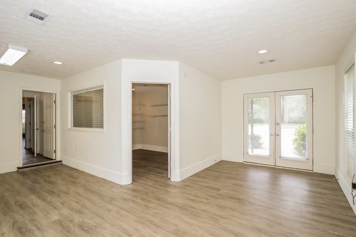 985 Autumn Ridge Rd - Photo 4 of 11