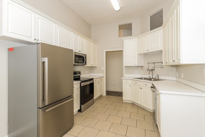985 Autumn Ridge Rd - Photo 5 of 11