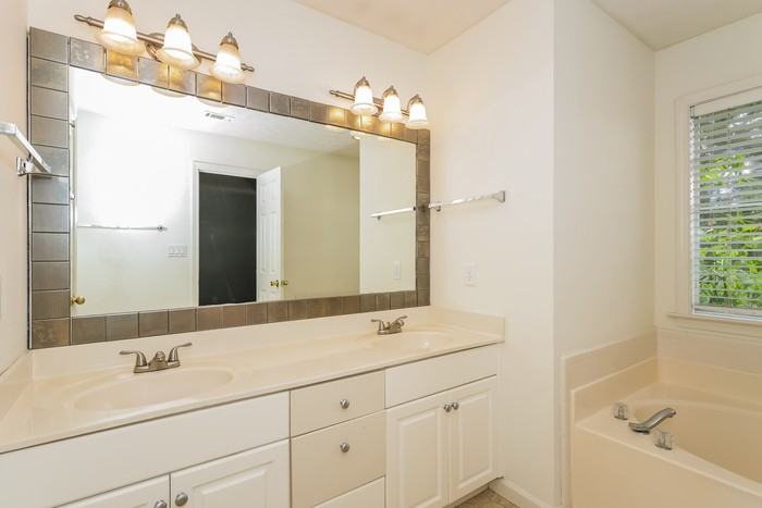 985 Autumn Ridge Rd - Photo 7 of 11
