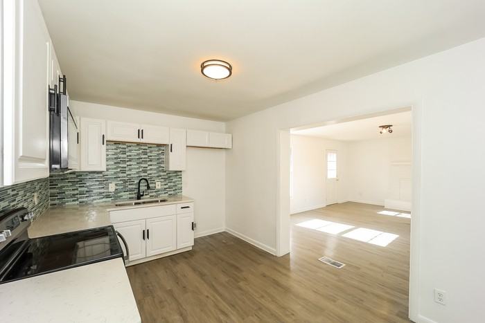 6537 Bussell Way - Photo 5 of 13