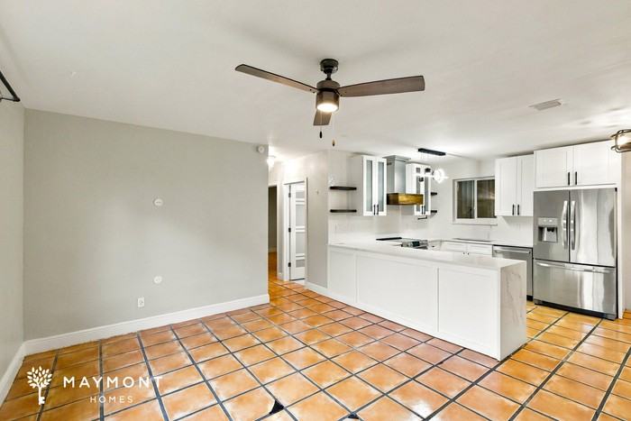 1421 Sw 23rd Ave - Photo 4 of 17