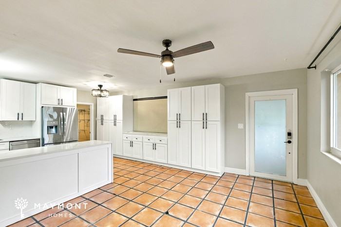 1421 Sw 23rd Ave - Photo 5 of 17