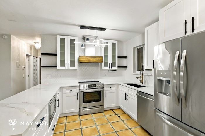 1421 Sw 23rd Ave - Photo 6 of 17