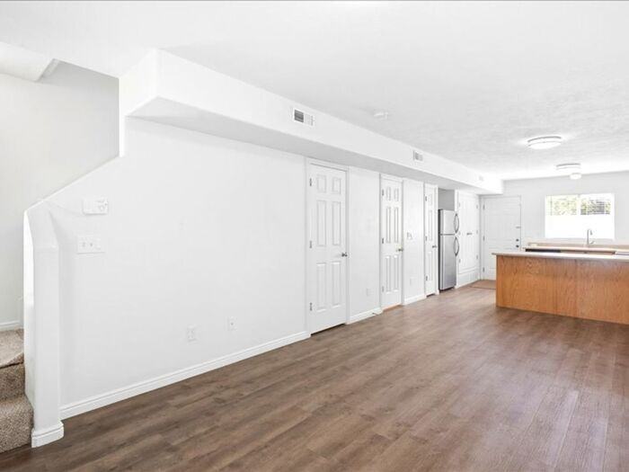 475 N Redwood Rd #58 - Photo 4 of 22