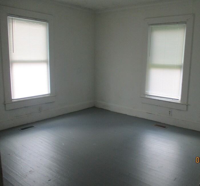 3924 Rock Hill Church Rd - Photo 5 of 10