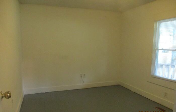 3924 Rock Hill Church Rd - Photo 7 of 10