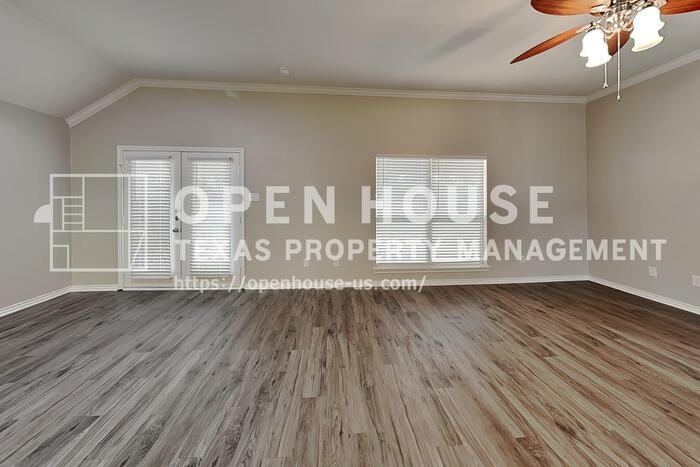 1121 Springwood Dr - Photo 3 of 21