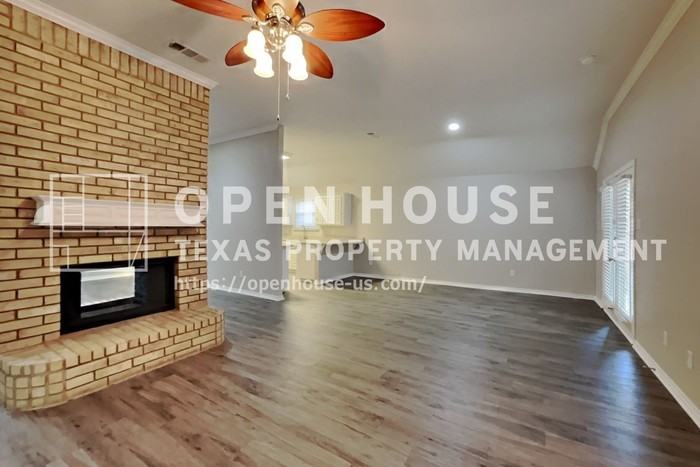 1121 Springwood Dr - Photo 4 of 21