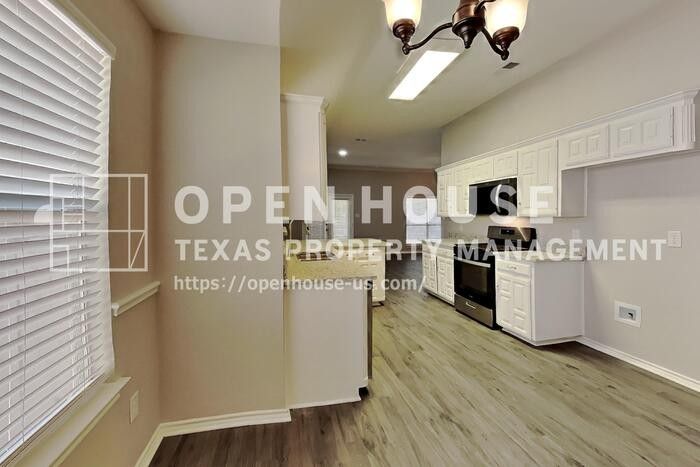 1121 Springwood Dr - Photo 7 of 21