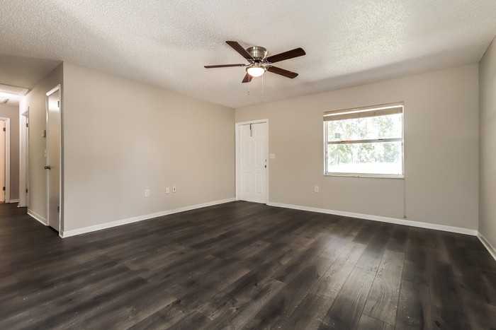 4035 Dietz Rd - Photo 4 of 15
