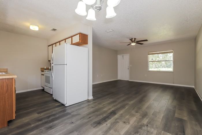 4035 Dietz Rd - Photo 5 of 15