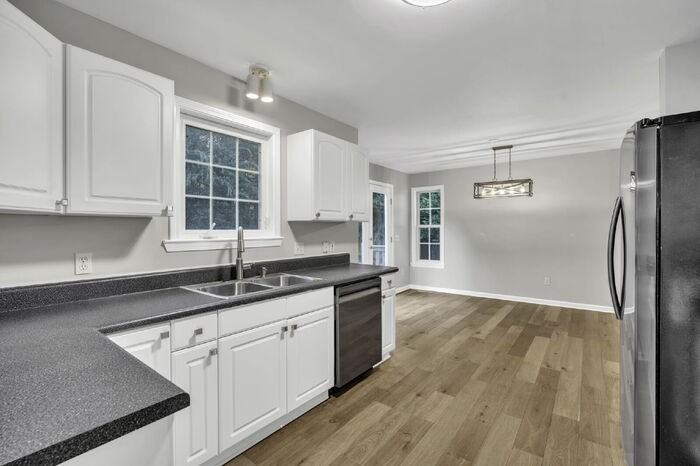 302 Kaplan Ct - Photo 4 of 25