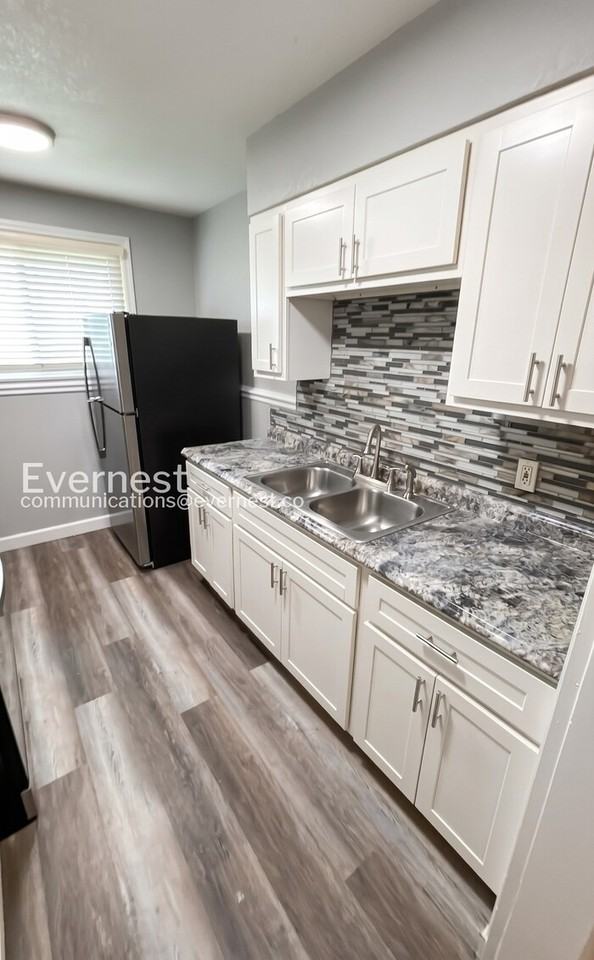 807 Fontaine Pl - Photo 3 of 20