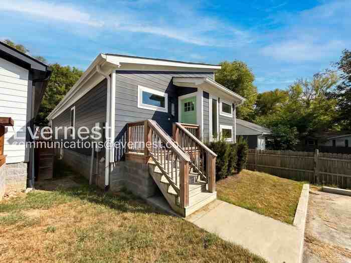 2400 Lloyd Ave - Photo 2 of 22