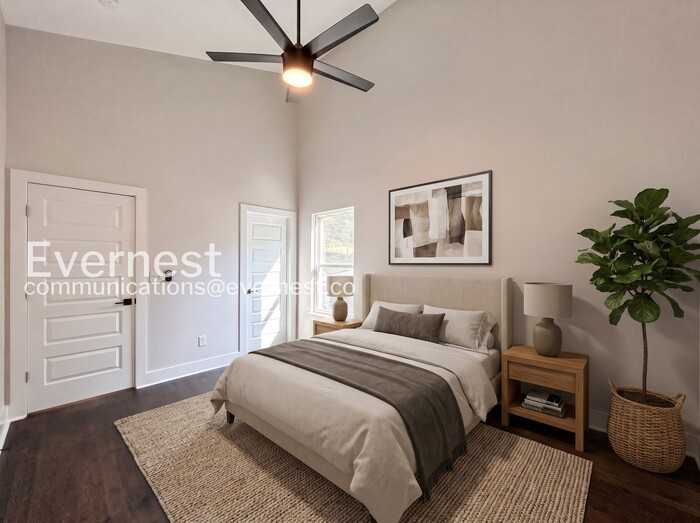 2400 Lloyd Ave - Photo 4 of 22