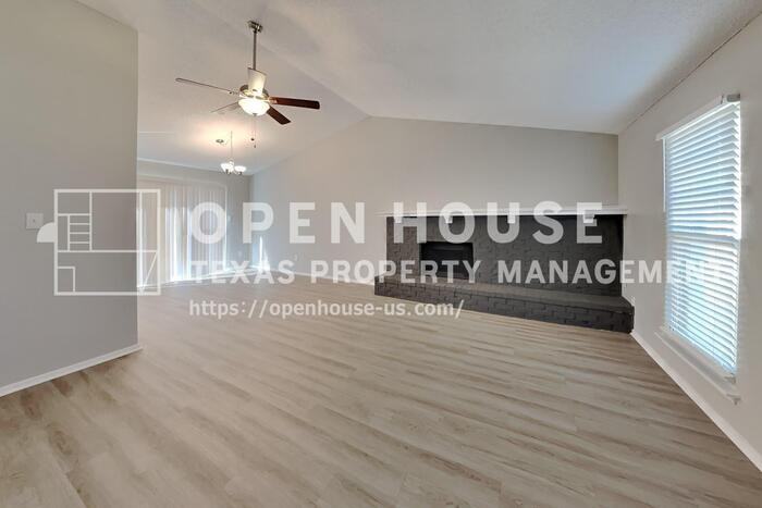 1702 Crimson Ct - Photo 4 of 20